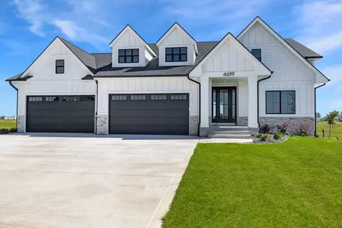 4619 179th St, Urbandale, IA 50323
