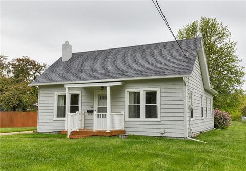 1330 Ashworth Rd, West Des Moines, IA 50265