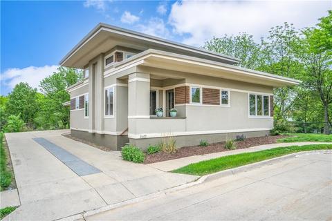 8403 Long Meadow Ln, Johnston, IA 50131