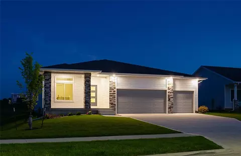 530 NW Compass Ave, Waukee, IA 50263