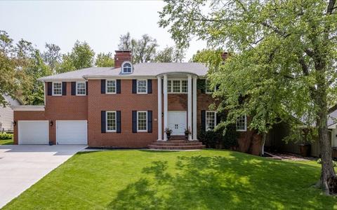 6702 Northwest Dr, Windsor Heights, IA 50324