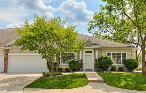 1725 S 50th St #302, West Des Moines, IA 50265