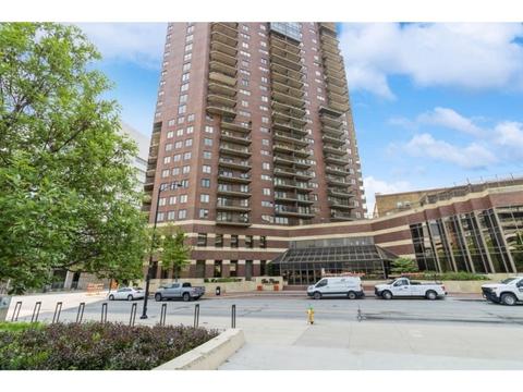300 Walnut St #1204, Des Moines, IA 50309