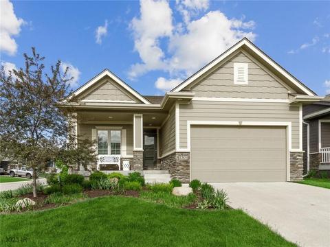 1304 Sedona Dr, West Des Moines, IA 50266