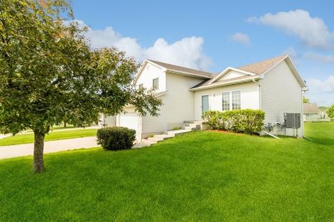 1117 Green Hills Dr, Norwalk, IA 50211