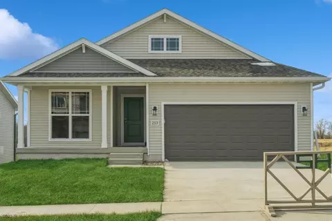 213 S Valley View Dr, Norwalk, IA 50211