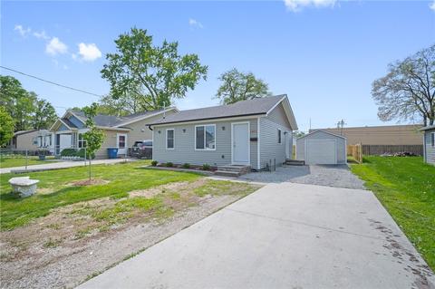 1464 E 21st St, Des Moines, IA 50317