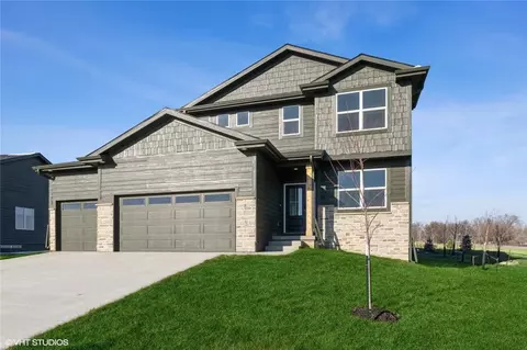 5 NW Valleyview Dr, Waukee, IA 50263
