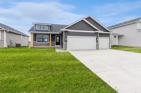 313 NE Country Meadow Dr, Ankeny, IA 50021