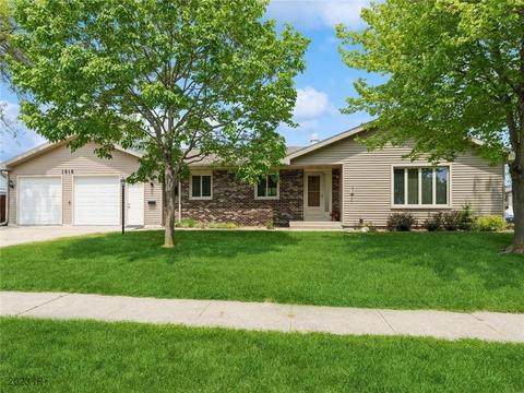 1818 N 8th Ave E, Newton, IA 50208