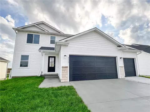 2925 Lund St, Norwalk, IA 50211