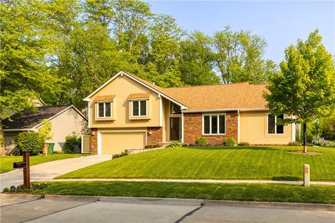 10612 Greenbelt Dr, Clive, IA 50325
