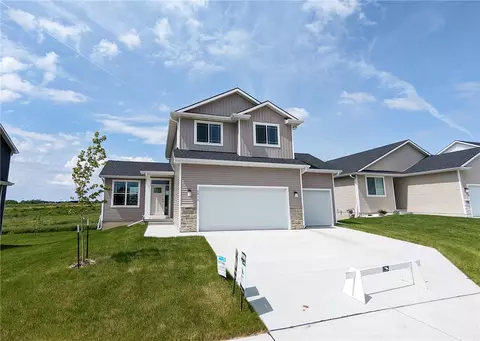 2913 Lund St, Norwalk, IA 50211