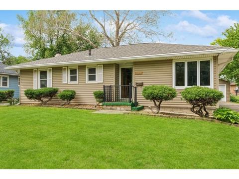 3113 Bel Aire Rd, Des Moines, IA 50310