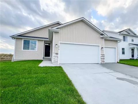2919 Lund St, Norwalk, IA 50211