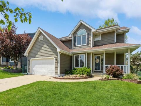 302 58th Ct, West Des Moines, IA 50266