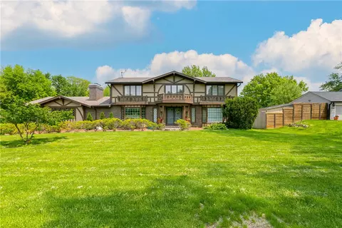 4155 Beaver Ave, Des Moines, IA 50310