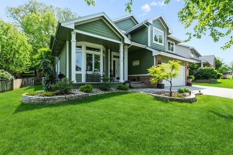 8800 Long Meadow Dr, Johnston, IA 50131