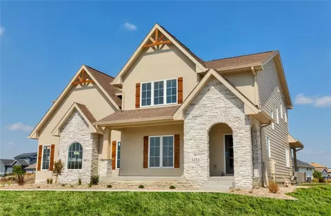 1211 SW Des Moines St, Ankeny, IA 50023