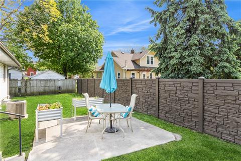 212 N 4th Ave, Winterset, IA 50273