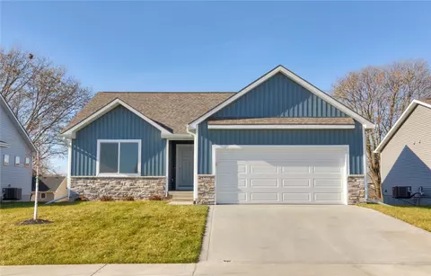3370 Brook Landing Ct, Des Moines, IA 50317