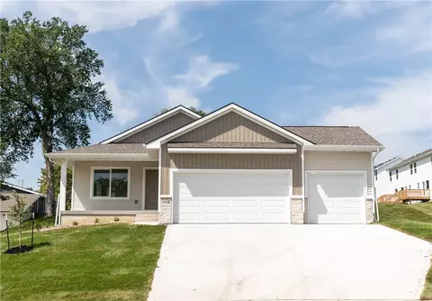 608 Neely St NE, Mitchellville, IA 50169