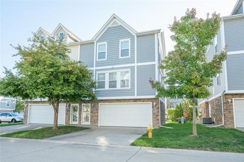 5547 Boston Ct, Johnston, IA 50131