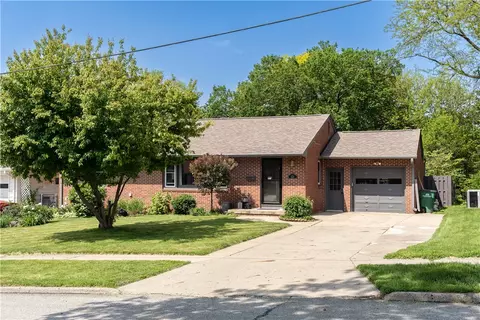 928 11th St, West Des Moines, IA 50265