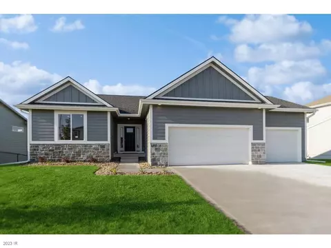 1065 Spruce St, Waukee, IA 50263