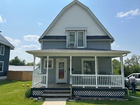 202 S Broadway St, Toledo, IA 52342