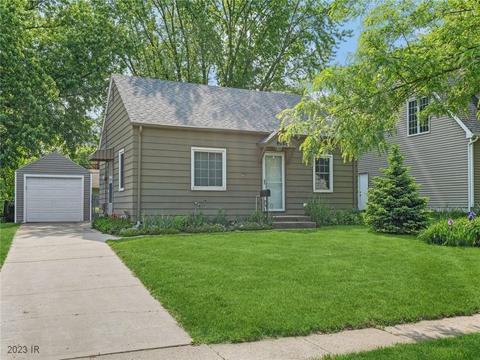 4021 Cambridge St, Des Moines, IA 50313