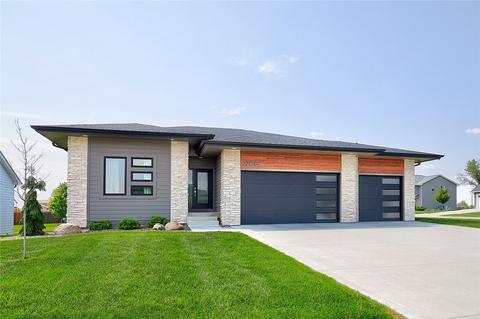 2200 NE 10th Ct, Grimes, IA 50111