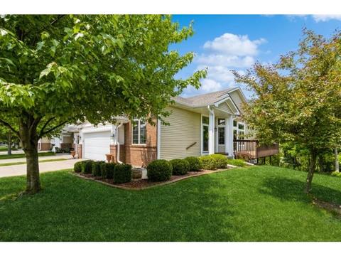9801 Green View Ln, Johnston, IA 50131