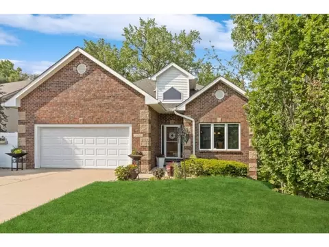 15021 Holcomb Ave, Clive, IA 50325