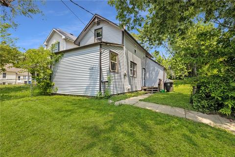 925 E 9th St, Des Moines, IA 50316
