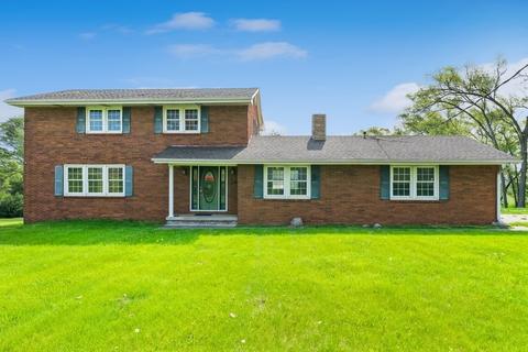2805 128th St, Urbandale, IA 50323