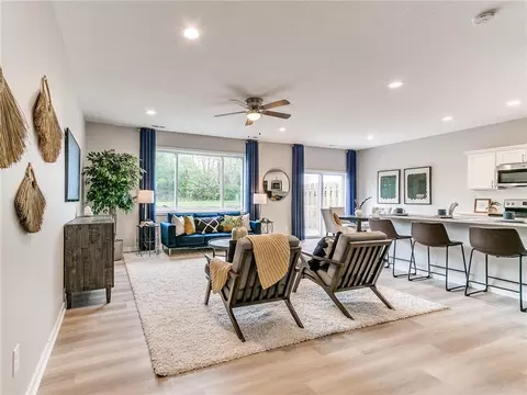 275 Amberwood Dr, Pleasant Hill, IA 50327