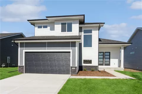 495 NW Compass Ave, Waukee, IA 50263