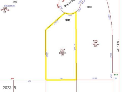12814 Oak Brook Cir, Urbandale, IA 50323