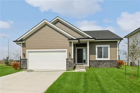 505 NW Compass Ave, Waukee, IA 50263