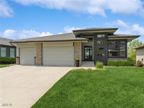 966 65th St, West Des Moines, IA 50266