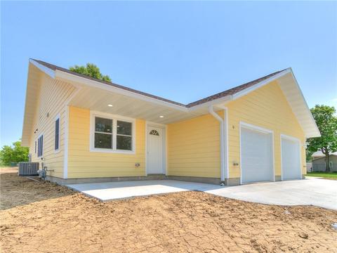 501 S Sixth St, Knoxville, IA 50138