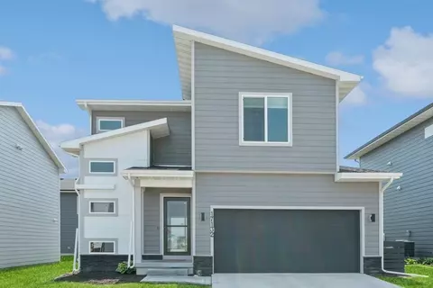 17132 Larkspur Ln, Urbandale, IA 50323