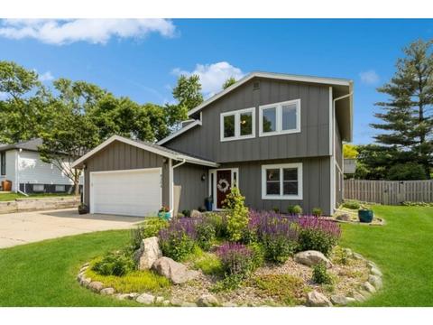 4304 Marcourt Ln, West Des Moines, IA 50266