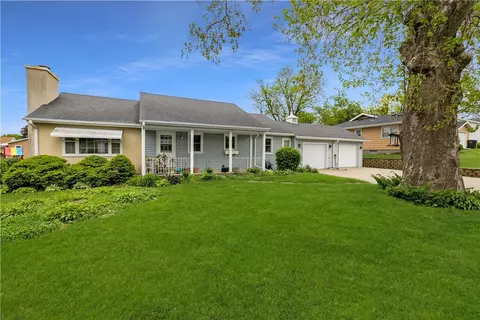 816 15th St, Perry, IA 50220
