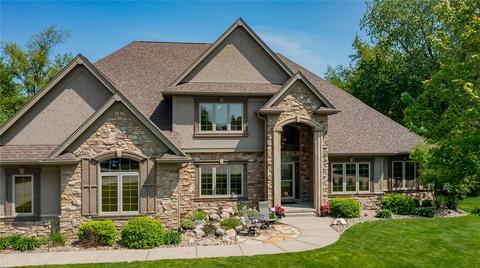 10513 NW 75th Pl, Johnston, IA 50131