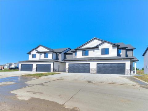 6952 Holly Ct, Johnston, IA 50131