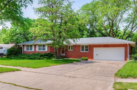 4210 43rd St, Des Moines, IA 50310