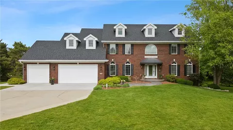 635 SE Southfork Dr, Waukee, IA 50263