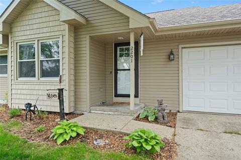 2201 Swan Dr, Norwalk, IA 50211